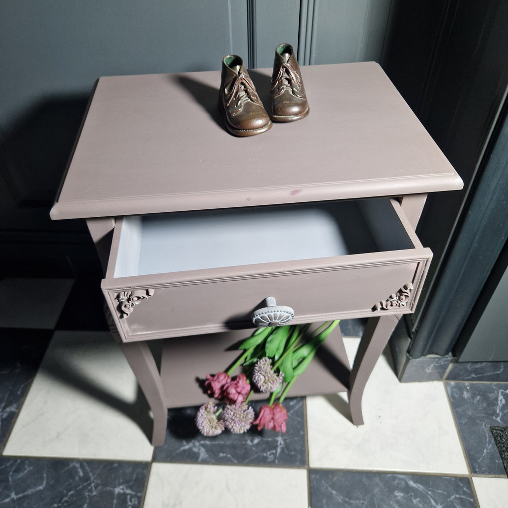 Brocante tafel, bijzet-tafel Dark Powder