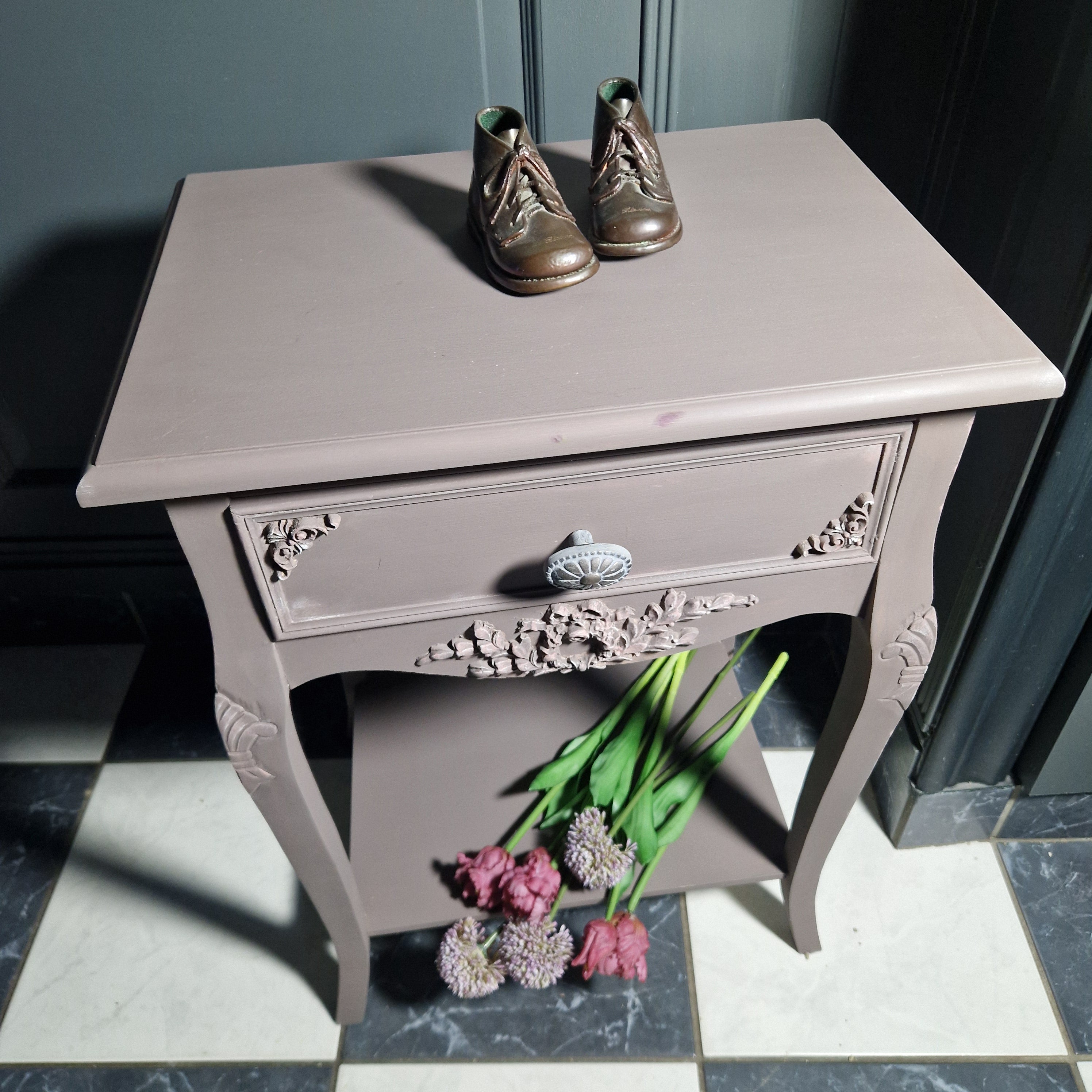 Brocante tafel, bijzet-tafel Dark Powder